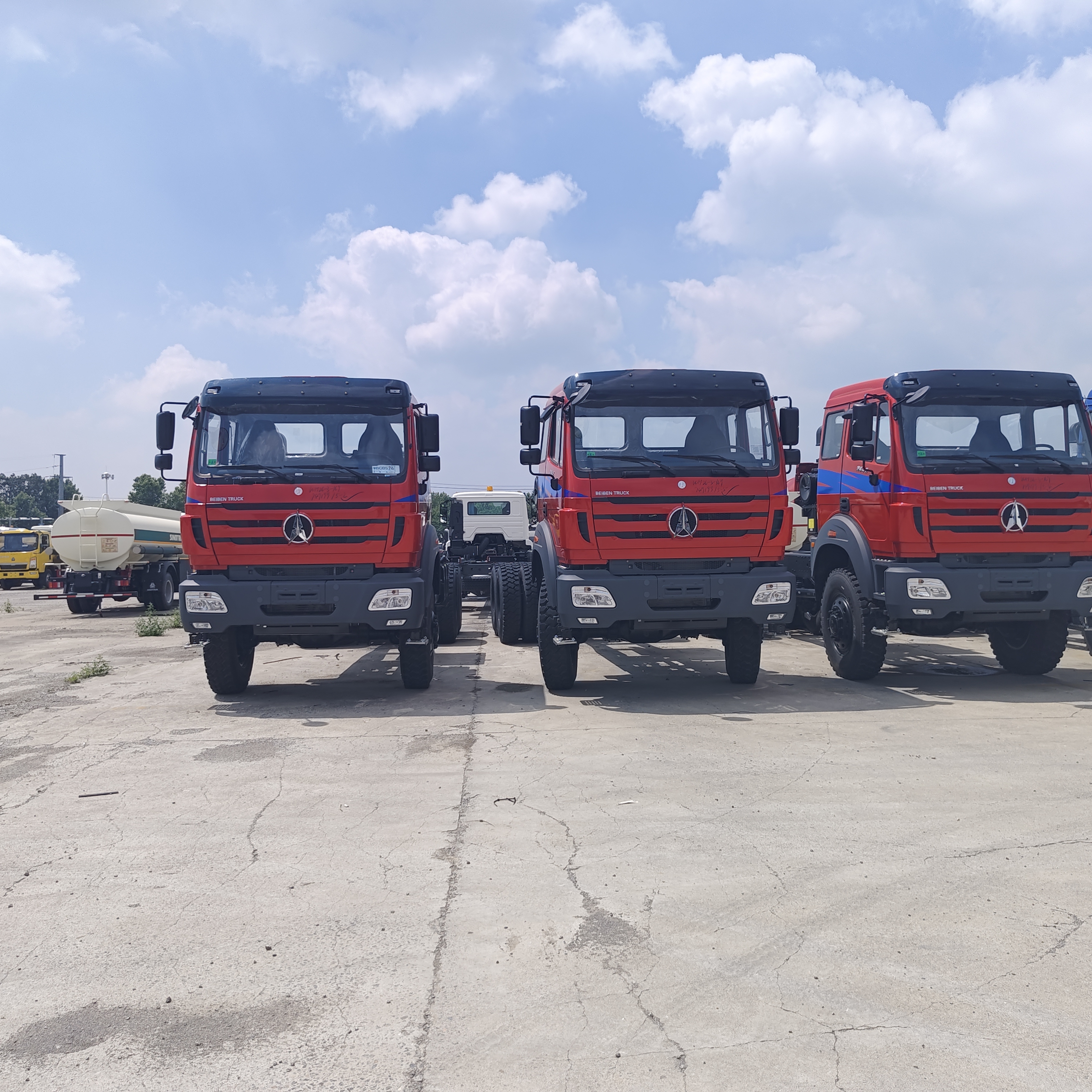 BEIBEN 2642 8×4 camions de décharge de mines lourds avec moteur WEICHAI de 420 ch et charge utile de 35-45 tonnes pour l'exploitation minière et la carrière