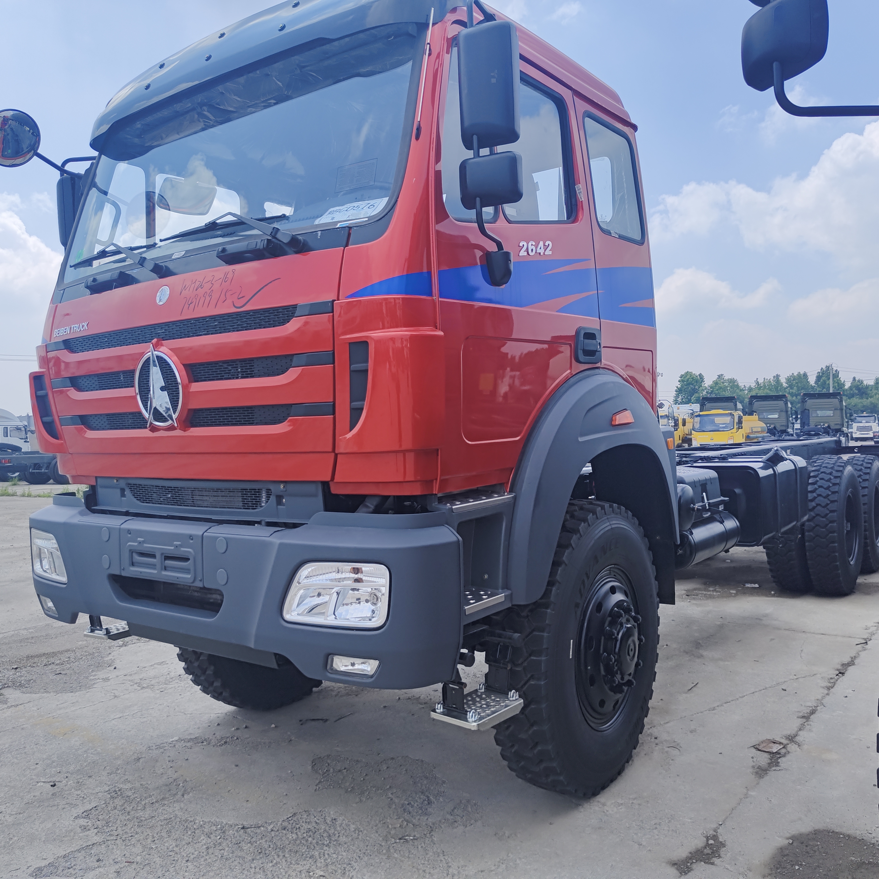 BEIBEN 2642 6×6 camion-décharge minier avec moteur WEICHAI de 420 chevaux et charge utile de 30 à 40 tonnes pour l'exploitation minière lourde