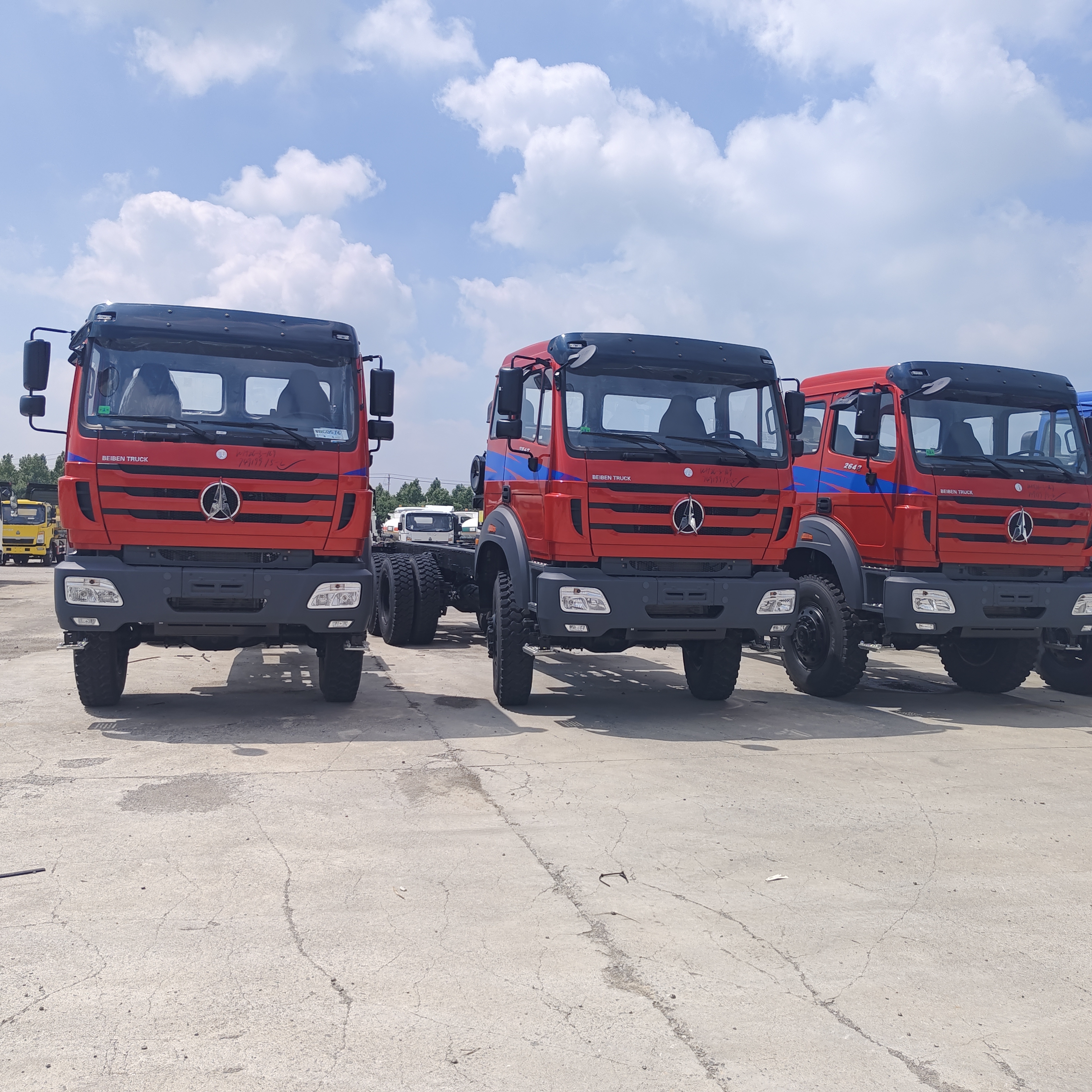 BEIBEN 2642 6×4 camionneur de décharge lourd avec moteur WEICHAI de 420 ch et charge utile de 25-35 tonnes pour l'exploitation minière et la construction