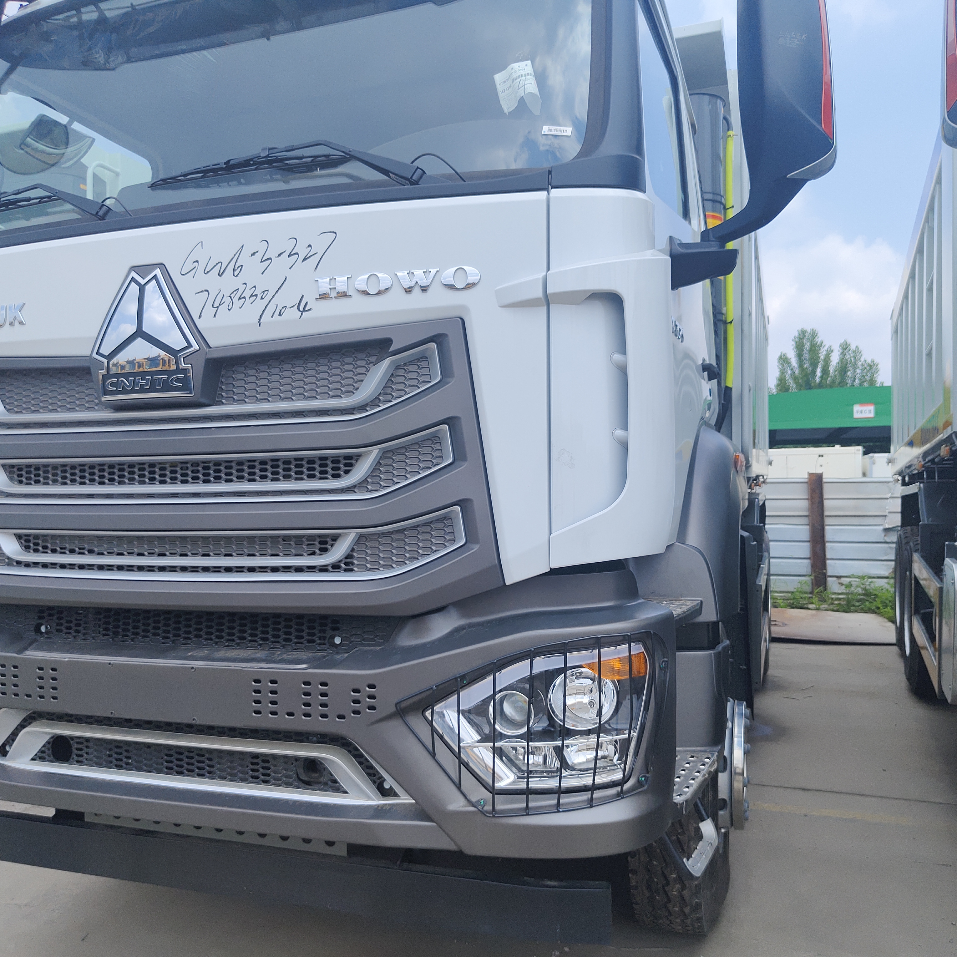 HOWO NX 6×4 Truck de décharge lourd avec moteur 400HP et carrosserie de décharge 20CBM pour l'exploitation minière et la construction