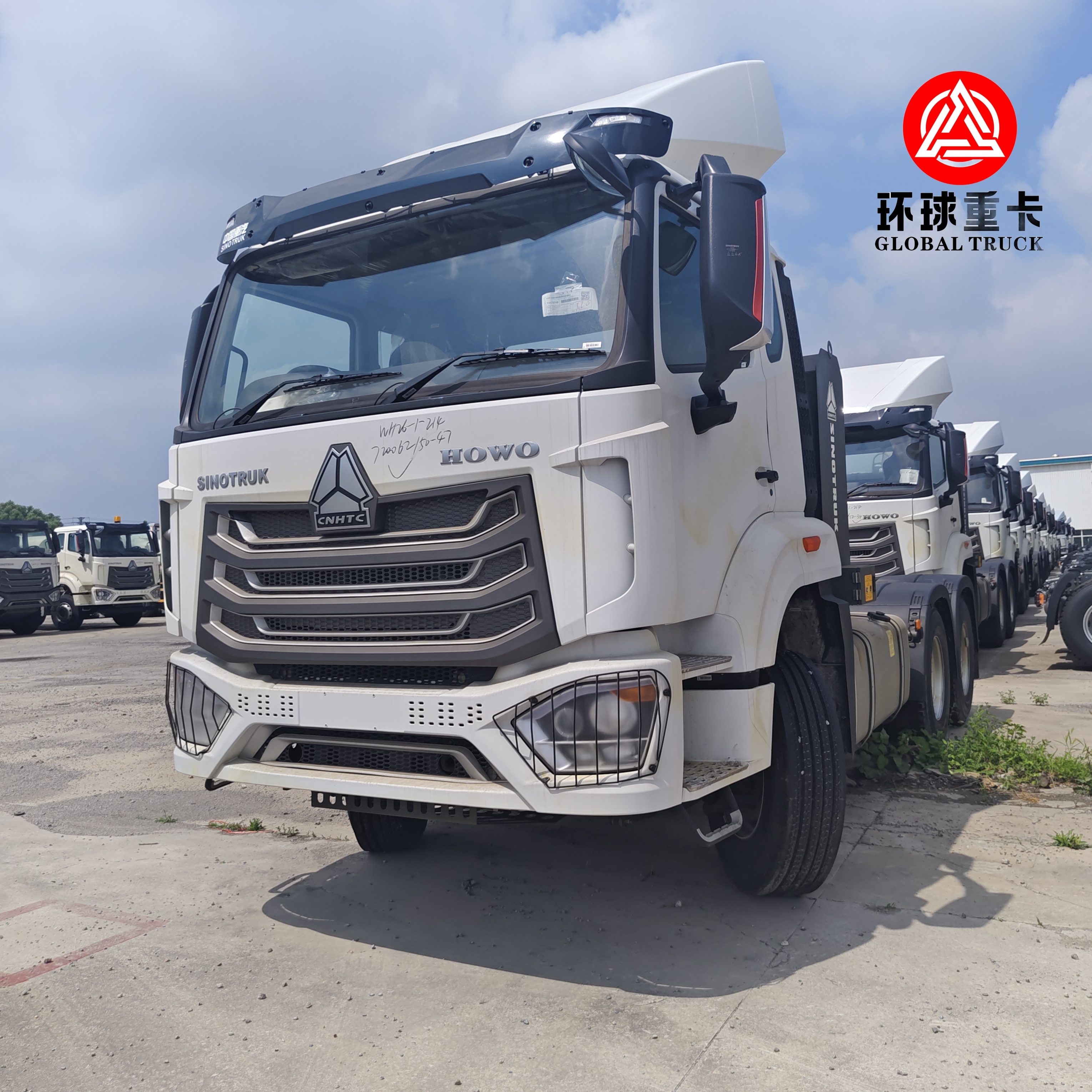 Tout neuf HOWO NX 6x4 430HP à la main droite Tracteur camion Prime Mover pour la Tanzanie Logistique