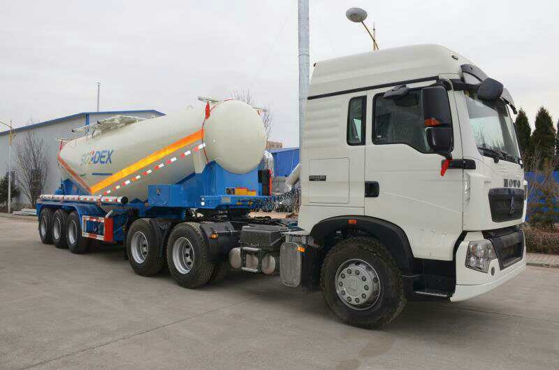 Semi-remorque de transport d'explosif d'émulsion de Matrix de latex pour des mines soufflant 30 tonnes de volume de la capacité de charge 22m3