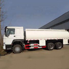 Le blanc 10 roule 6000 la transmission manuelle de l'euro 2 de camion de pétrolier du gallon 6x4
